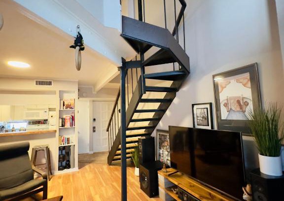 Turtle Creek Apartamento | HiFi Sound & Comfort - Uptown Dallas/2-story loft