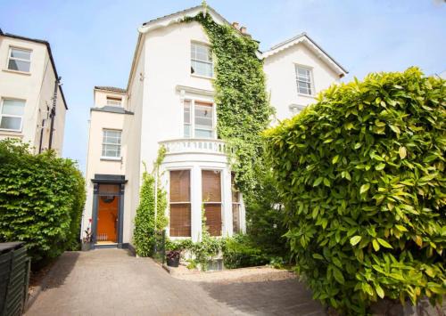 Bristol Casa | higgihaus 46 Beautifully Appointed 5 Bedroom Victorian House Sleeps 5-14