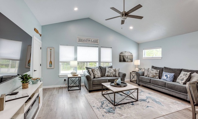Higgins Lake Casa | Higgins Lake Barndominium w/ Boat Parking!
