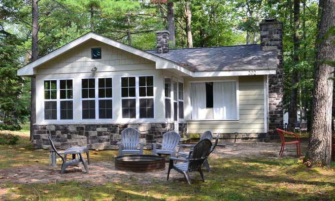 Higgins Lake Cabaña | Higgins Lake Cottage Offers "Up North" Experience
