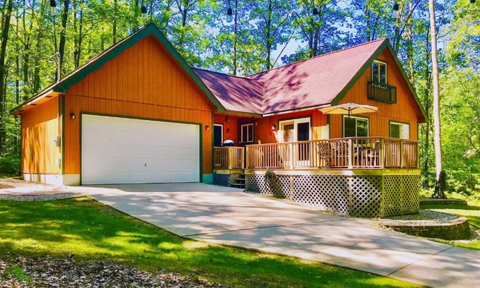 Higgins Lake Casa | Higgins Lake Retreat - Hike, Swim, Relax!