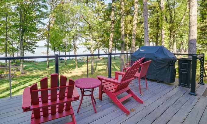 Higgins Lake Casa | Higgins Lake Vacation Rental w/ Lake Views & Deck!