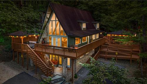 Chalet Village Chalet De Esquí | High Bear Activity, Handicap Ramp, Hot Tub, Fire Table, Game Room, Family Cabin