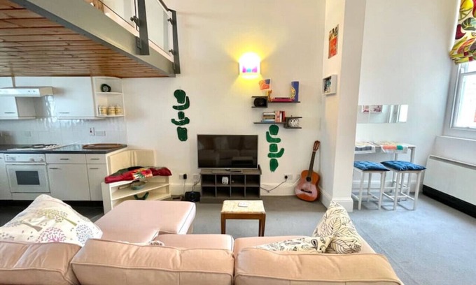 East Walworth Apartamento | High-Ceiling Flat with Rooftop & Skyline View