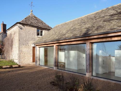 South Leigh Casa | High Cogges Farm Holiday Cottages - The Cart Shed