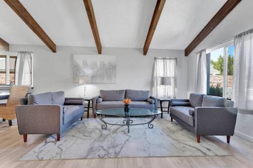 Victorville Casa | High Desert Dream on the Fairway WiFi Smart TVs