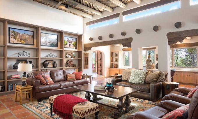 Vista Encantada Casa | Hacienda del desierto alto con 5 habitaciones / 4 baños y minutos de la Plaza
