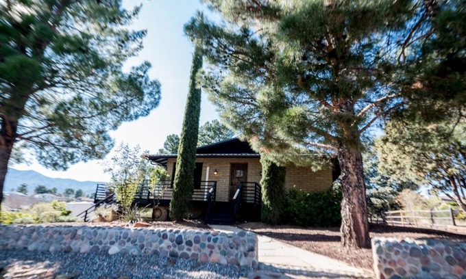 Cottonwood-Verde Village Casa | ¡Alto oasis en el desierto! Acogedora casa en Cottonwood cerca de Sedona, con terraza y privacidad