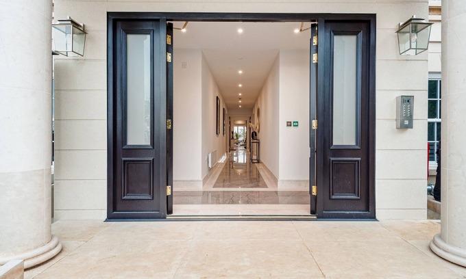 Chigwell Apartamento | High End 1 BR Apt, 2 Beds Desirable Chigwell