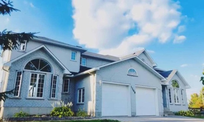 Gatineau Apartamento | HIGH-END 2-Level Apt in Exclusive & Quiet Location
