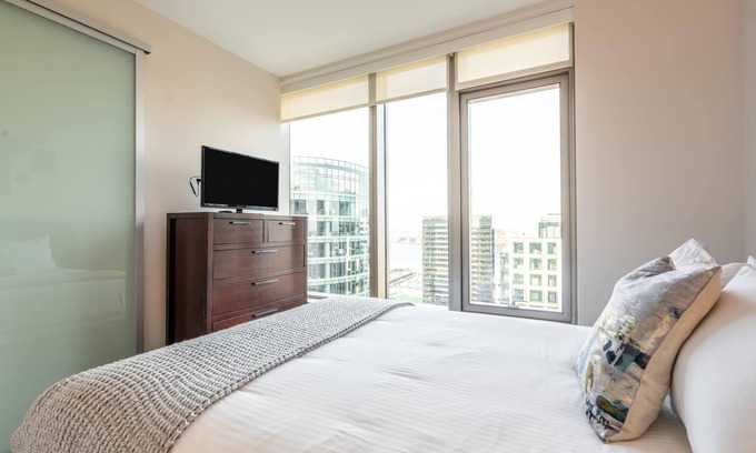 Seaport District Apartamento | High End Apt Seaport with Pool