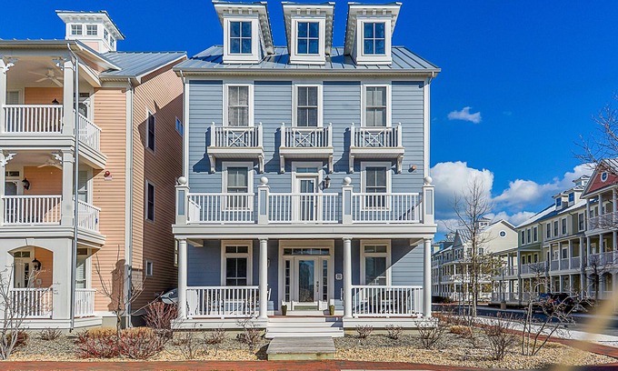 Sunset Island Casa | High-end bay-view townhome with large deck, resort pools, & beaches