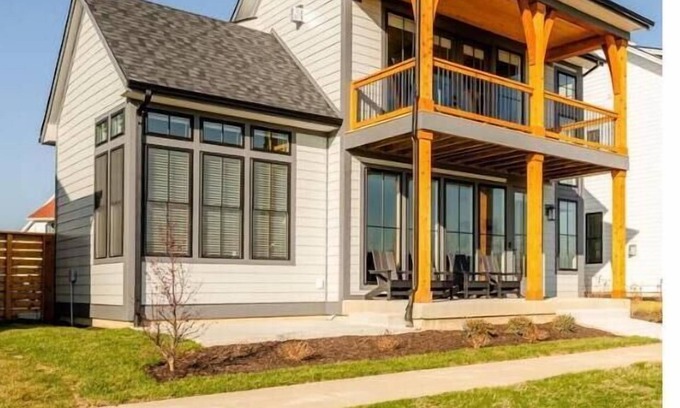 Saint Joseph Casa | High End Home on Water & Pool! 7 night minimum. Sunday to Sunday