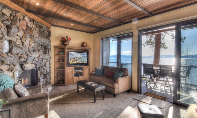 Brockway Apartamento | High End Lakefront Home in Brockway Springs Resort
