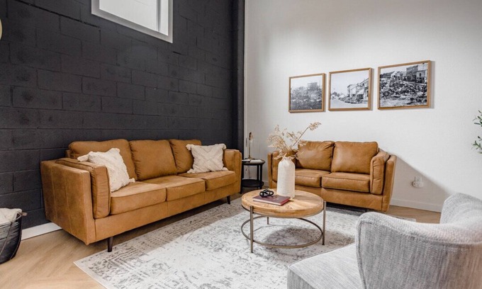 Mountain Home Apartamento | High-end luxurious loft within walking distance to downtown!