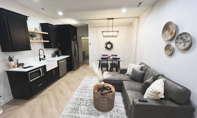 Mountain Home Casa | High-end luxurious studio within walking distance to downtown!