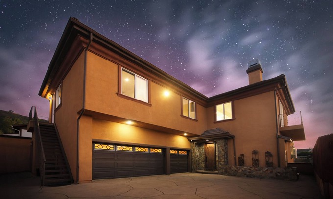Thousand Oaks Casa | HIGH-END - Modern Tuscan - View - 2nd & 3rd Story Deck