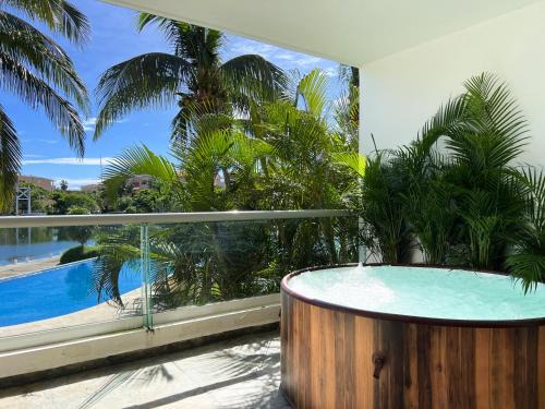 Puerto Aventuras Apartamento | High-End Waterfront Condo at Secrets Waters