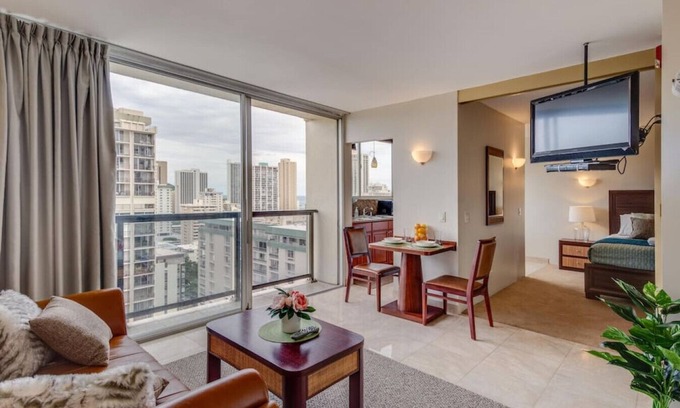 Diamond Head - Kapahulu - St. Louis Condominio | High Floor 1 BR with in Unit Washer Dryer in Waikiki, Tandem Parking Included, Close to Beach