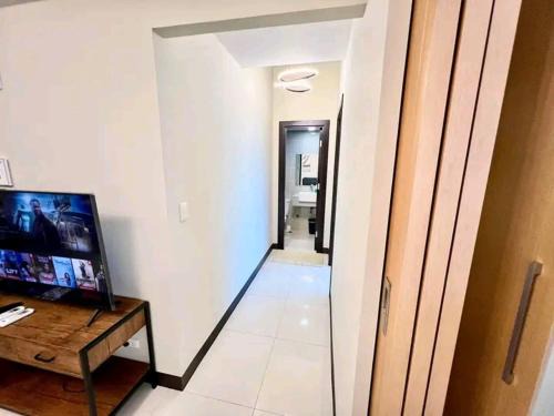 Bonifacio Global City Hotel | High Floor 2BR Modernized Elegant by A & E CityEscapes at Uptown Parksuites Tower 1