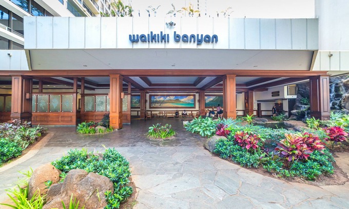 Waikiki Apartamento | High Floor Ocean View Condo (King Bed and Parking)