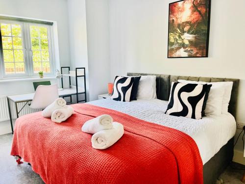 Abbess Roding Casa | High Halden Getaway in Ashford with hot tub and free parking