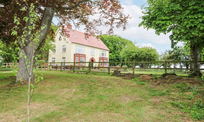 Thorpe Market Casa | HIGH HOUSE, pet friendly, luxury holiday cottage in Southrepps