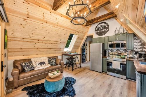 West Jefferson Casa | High Peak at West Jefferson A Frame