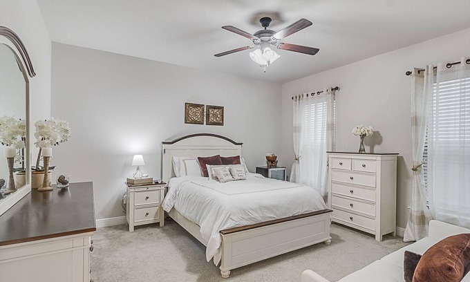 Youngsville Casa | Exclusivo y moderno hogar!