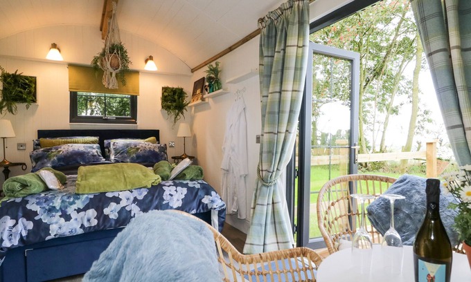 Hayton Cabaña | HIGH RIGG SHEPHERD'S SUNSET, pet friendly in Brampton, Cumbria