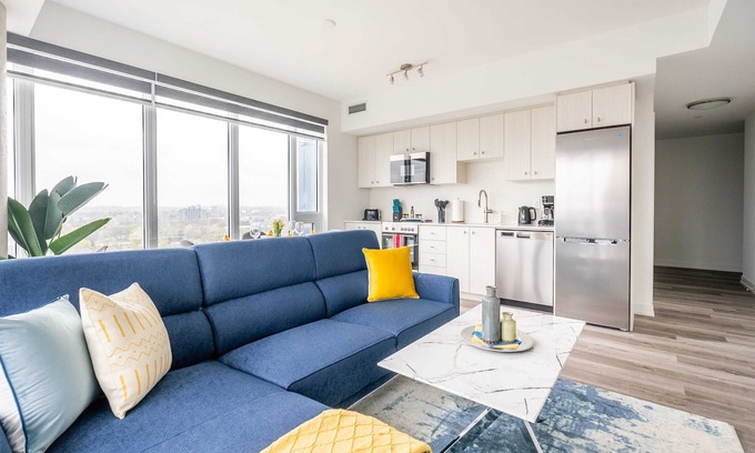 Kitchener Condominio | High Rise 1BR Condo w Balcony & Beautiful Views