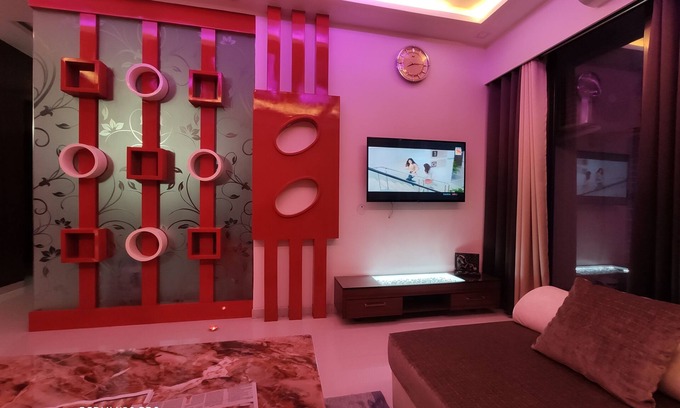 Varanasi Apartamento | High Rise Apartment w/Parks, Badminton court, Swimming pool, Gym. Pet Friendly!