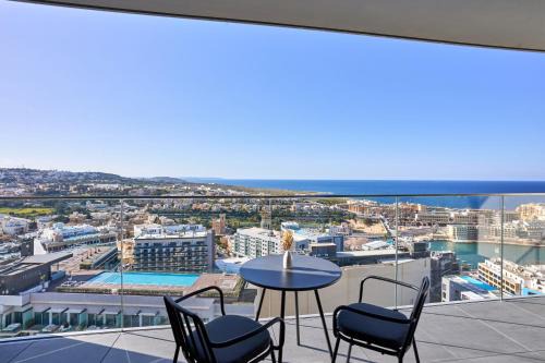 Paceville Apartamento | High-Rise Elegance 18th Floor Apartment with Stunning Sea Views