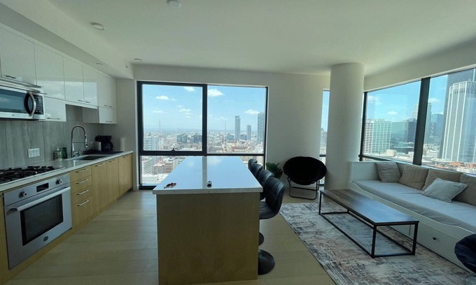 Historic Core Apartamento | High-rise Luxury 2-bedroom apartment in the heart of the amazing DTLA
