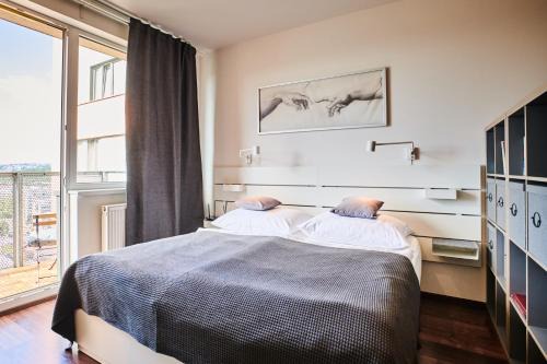 Prague 9 Apartamento | High-Sky O2 arena Apartment with garage parking and AC