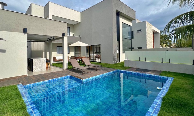 Centro Casa | High standard house in Guarajuba 5/4 with swimming pool, 150m from the beach.