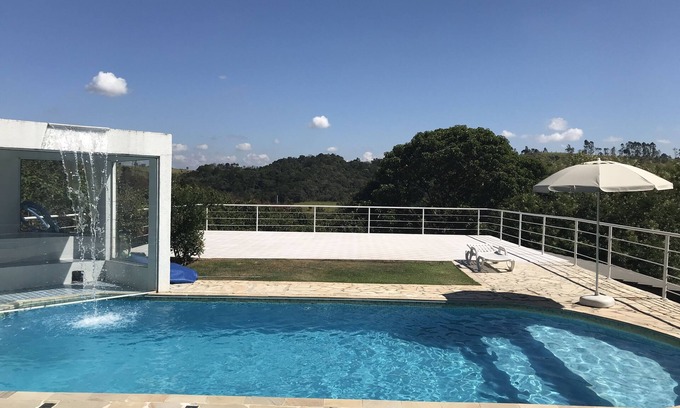 Jardim Flamboyant Casa | Casa de montaña de alto estándar con piscina climatizada.