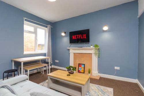 Bedworth Apartamento | HIGH STREET APARTMENT, SLEEPS 6 GUESTs!