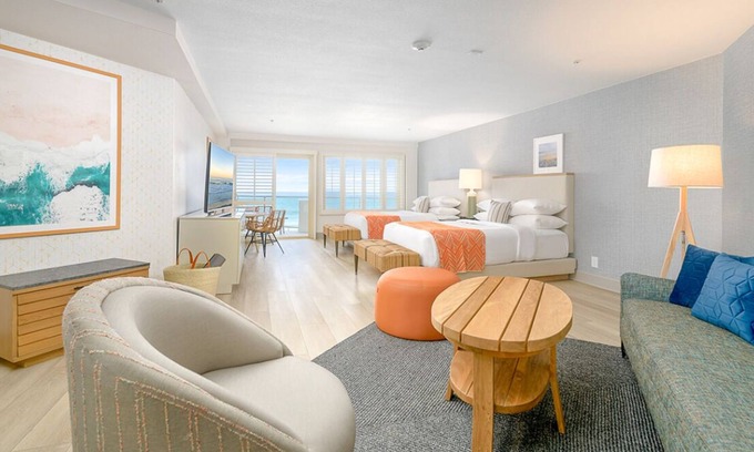 Carlsbad Village Hotel | High Tides and Good Vibes! Two Relaxing Units with Terrace, Beachfront Hotel!