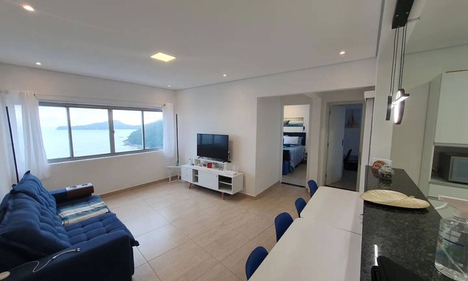 Porchat Island Apartamento | High view of Porchat Island, lots of space, comfort, technology and unique view
