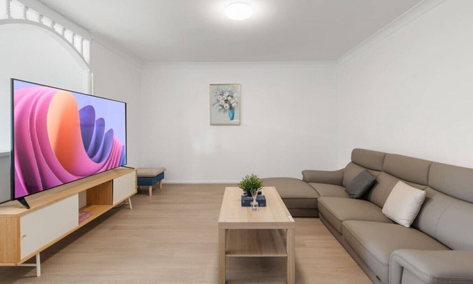 Macgregor Casa | High-Value 4Beds | Workspace | Near Mall & Highway