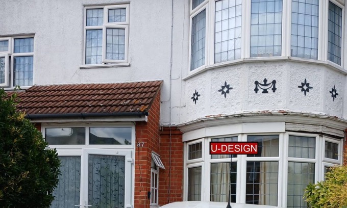 Hatch Lane Casa | Highams Park - Family Room with Sofa Bed - Sleeps Up To 4