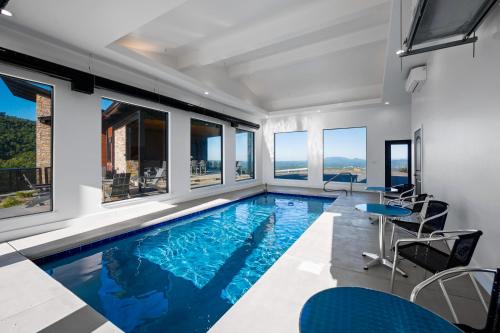Gatlinburg - Pigeon Forge Villa | Higher Power, 6bdrm 6bath, Specials, Free Tickets, Indoor Pool, Amazing View, Hot Tub, Gameroom