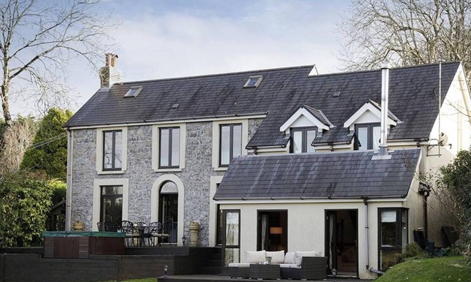 Bishopston Casa | Con vistas al mar, Highfield House es una fabulosa casa de vacaciones que rezuma estilo con toques lujosos.