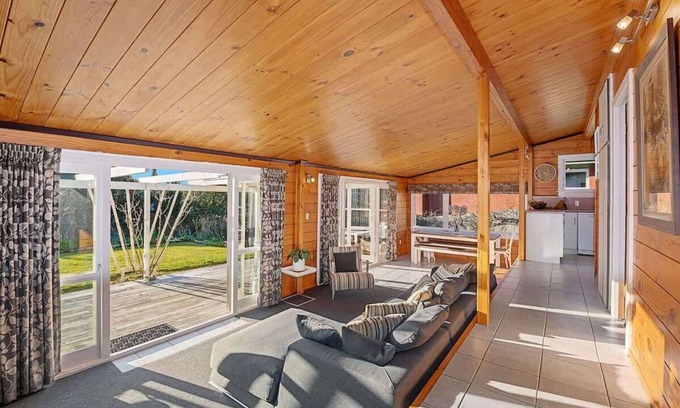 Lynmore Casa | Highfield Ride | Next to the Forest with Spa Pool