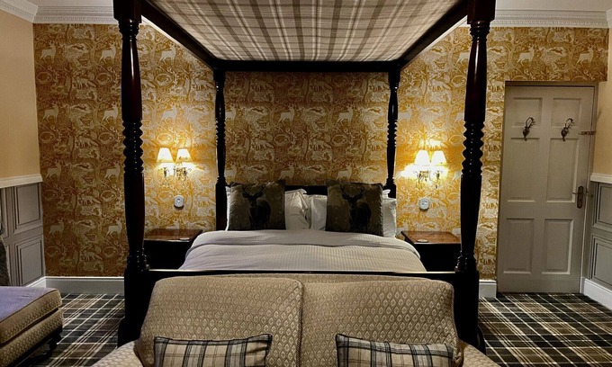 Glenurquhart Cama Y Desayuno | Highland Bear Lodge & Luxury Bear Huts