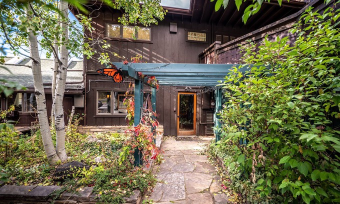 Evergreen Cama Y Desayuno | Highland Haven Creekside Inn