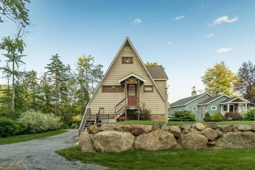 Stoddard Casa | Highland Lake Waterfront Cabin