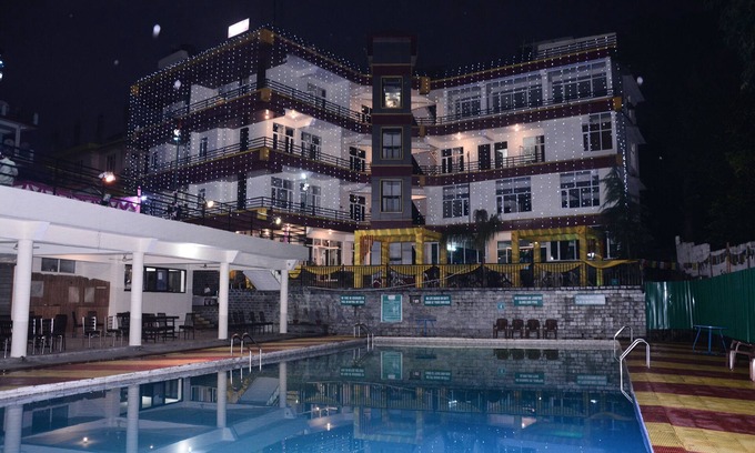 Fatehpur Hotel | Highland Village Resort