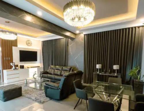 Alfonso Casa | Highland Villas Royale Corp